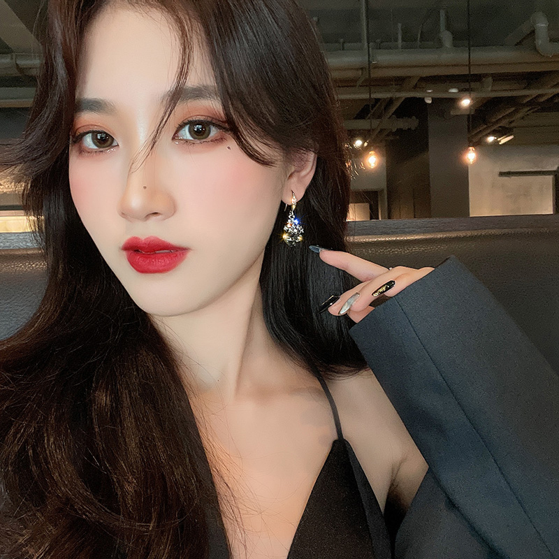 Anting Kristal Hitam Berlian Berkilau Aksesoris Telinga fashion Korea Wanita