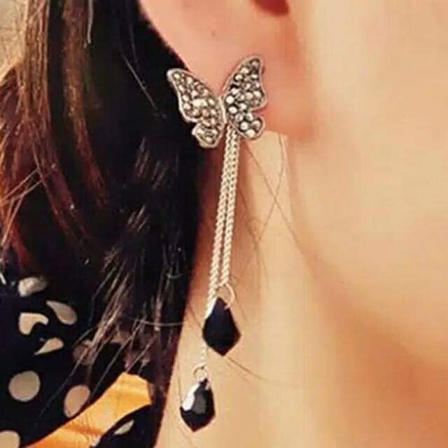 Anting panjang wanita