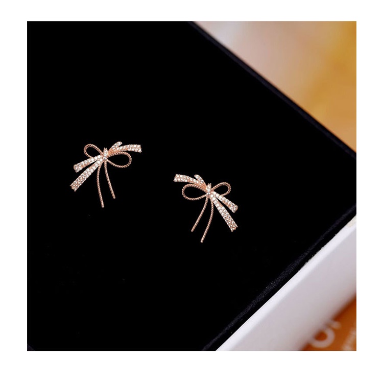 Anting Desain Pita Model Simple Untuk Wanita