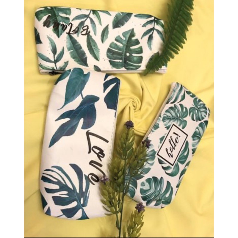 

Green Leaf Pouch / Pencil Case / Stationary