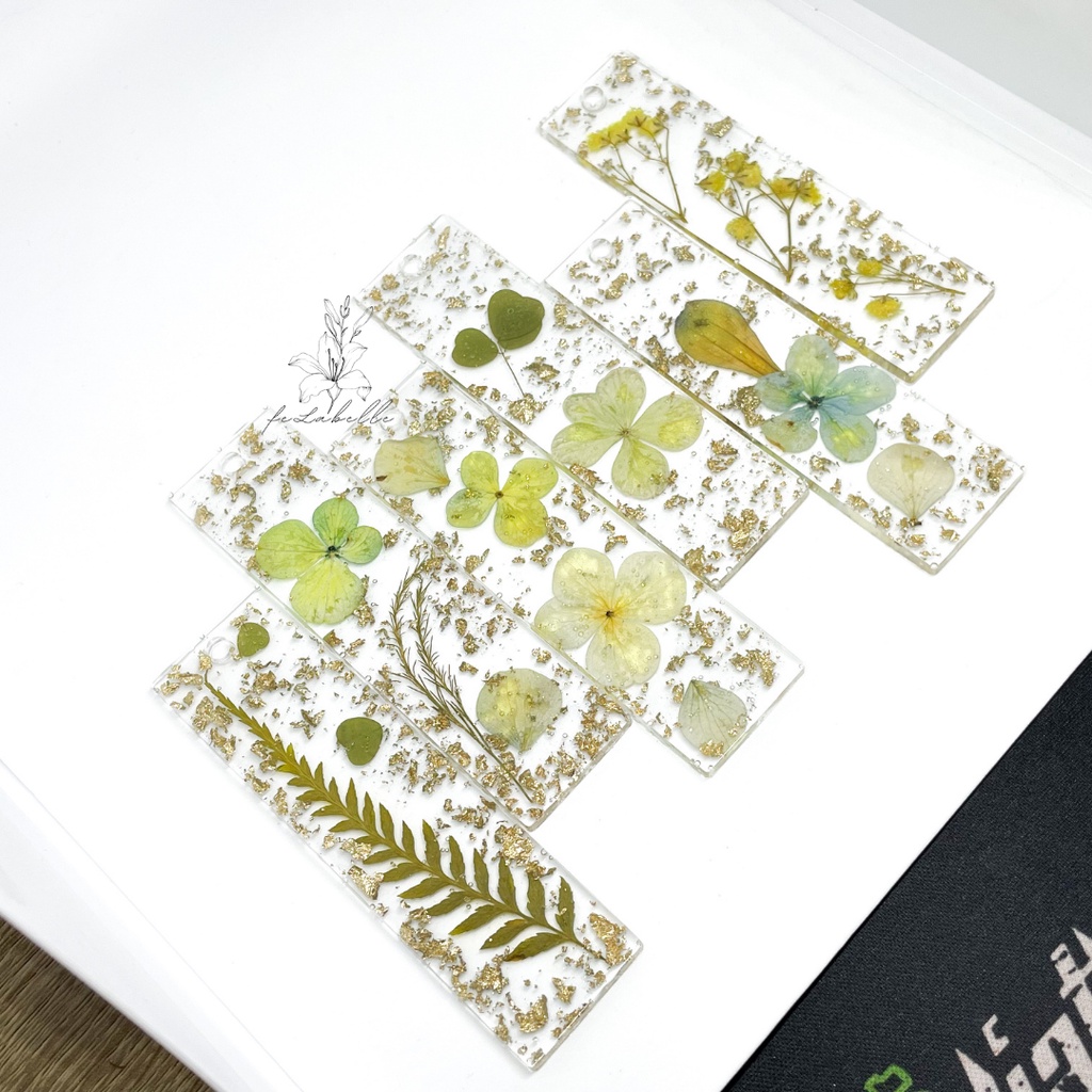 

MINI RESIN BOOKMARK