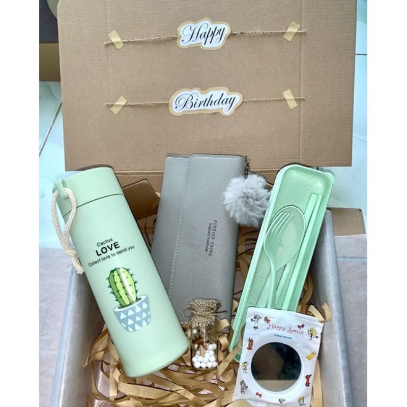 

Hampers Gift Box Kado Cewek Kado Dompet Hampers Wisuda Hampers Anniversary
