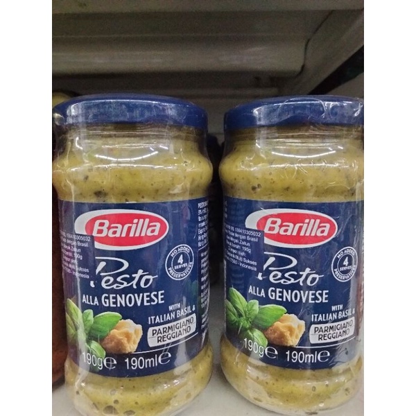

saus pasta dengan brasil dan minyak zaitun
