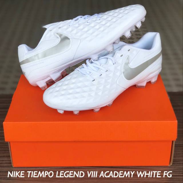 sepatu bola nike tiempo
