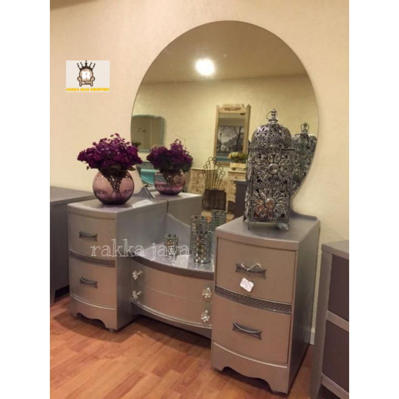 BUFET HIAS KACA MINIMALIS MEWAH