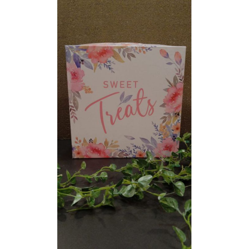 

Dus Flowers 22x22x9cm 1pcs