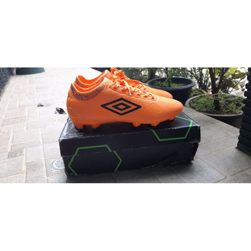 SEPATU SEPAK BOLA - UMBRO VELOCITA III PREMIER HG ORANGE POP/BLACK