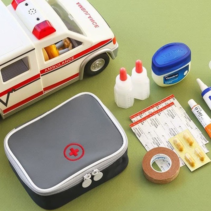 Tas Kotak Obat P3K Travel Medical First Aid Kit Box