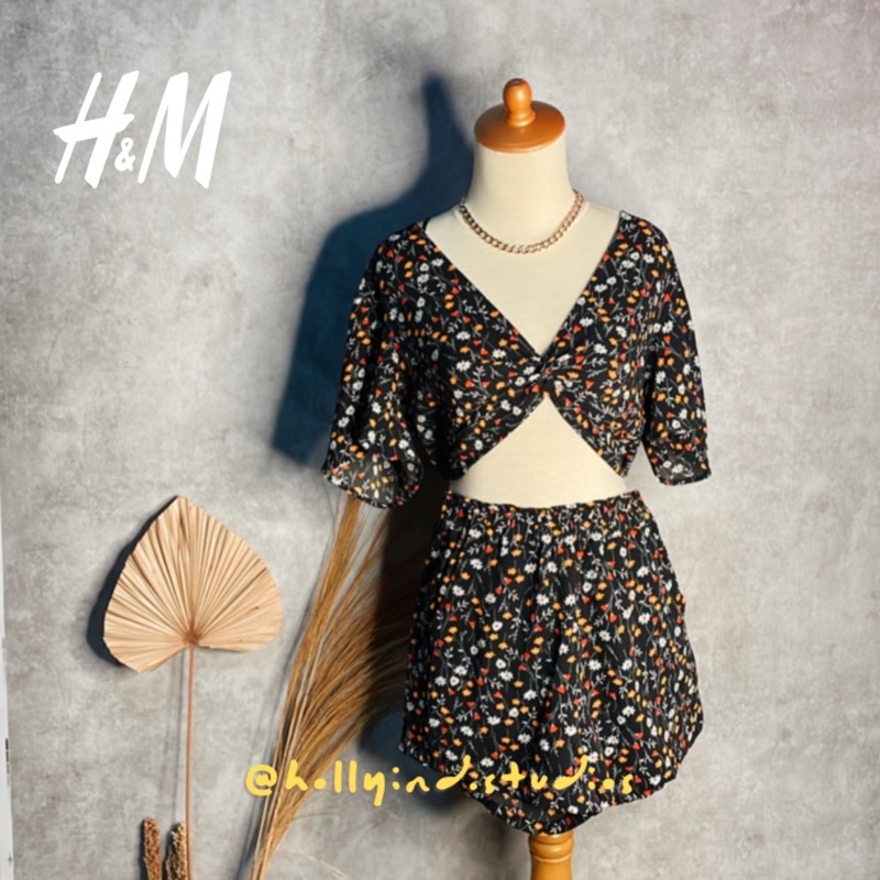 one set H&M crop twist floral
