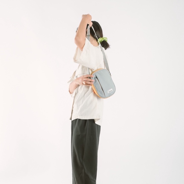 Evroa Poppy Sling Bag - Grey Honey