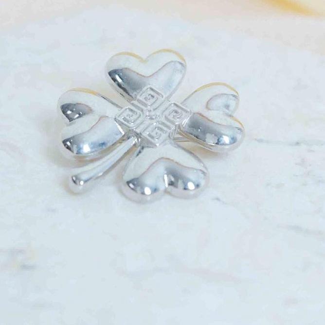 Sangat Nyaman.. Restu Anggraini - Semanggi Brooch