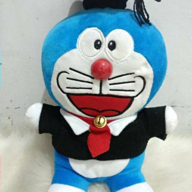 BONEKA WISUDA DORAEMON & HELLO KITTY 30 cm - PIN BROSS ...