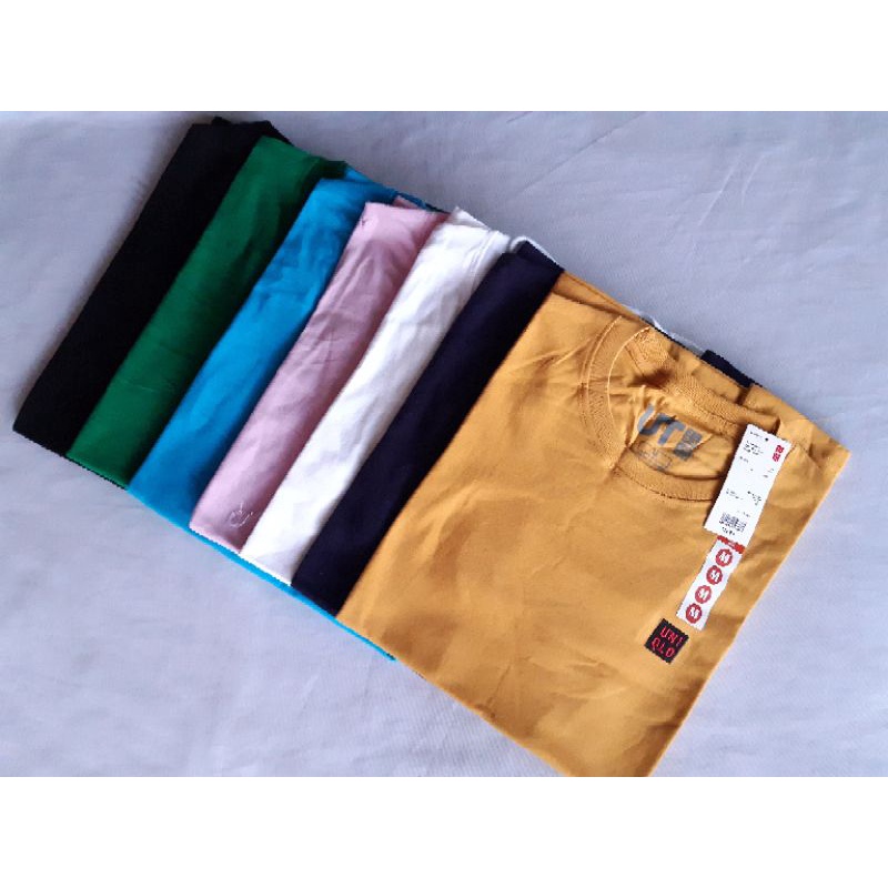 KAOS UNIQLO