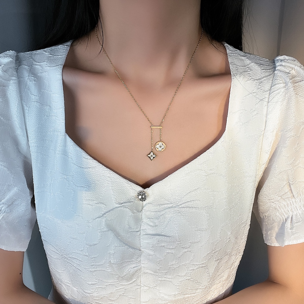 Fashion Baru Empat Daun Semanggi Baja titanium Emas Perempuan Kalung