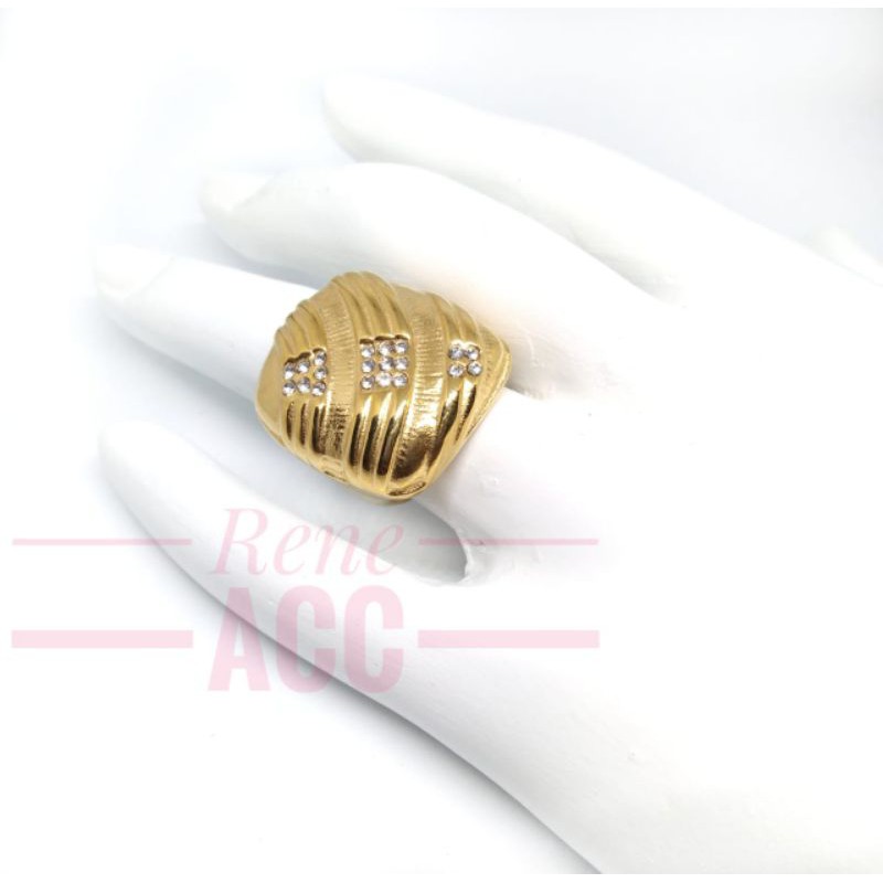 Cincin Titanium wanita Gold stainless steel