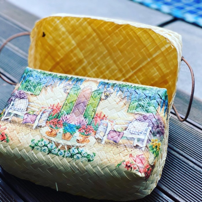 

Ready Besek Gambar Jumbo ukuran 20 cm x 30 cm Murah