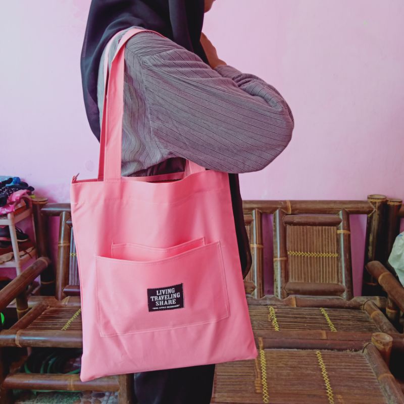 Totebag traveling size besar muat laptop ada sleting by zellshop