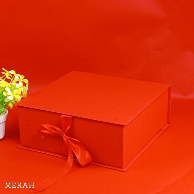 

BOX HAMPERS - GIFT BOX - KOTAK KADO - ukuran 26 cm X 26 cm X 10 cm