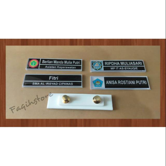 

PAPAN NAMA AKRILIK PAKU JAMBU DATAR/NAMETAG/NAMA DADA/PIN