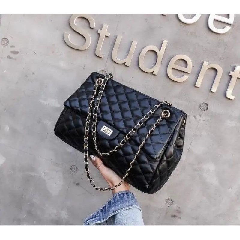 

Kode : ELJ 5282IDR : 147 rb Bahan : Kulit Pu ukuran: 25 x 33 x 7 cm Warna : Black,White, Red