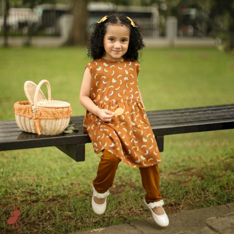 Kimmy Kyra Dress Banana Fruity by Annaml Kids x Atelier Angelina Peacock Blue Cherry Pink magical Sq