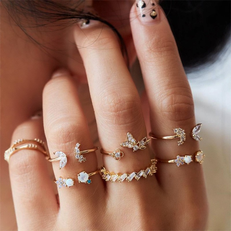 YEEZII BUTTERFLY Set Cincin Emas Bentuk Kupu-Kupu Bintang Bulan Gaya Retro Bohemian Untuk Wanita