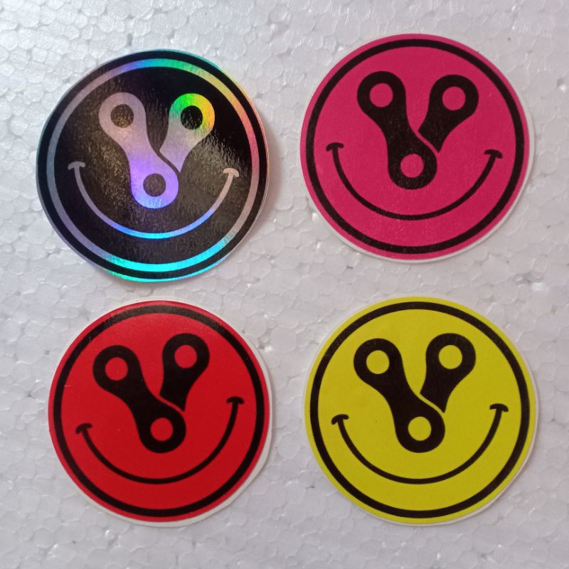 

Stiker Logo Racertees Ritrama Cutting Laminasi Glossy Min. Order 20 ribu