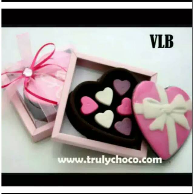 

Coklat love box model pita - coklat valentine - ultah - anniv dan gift