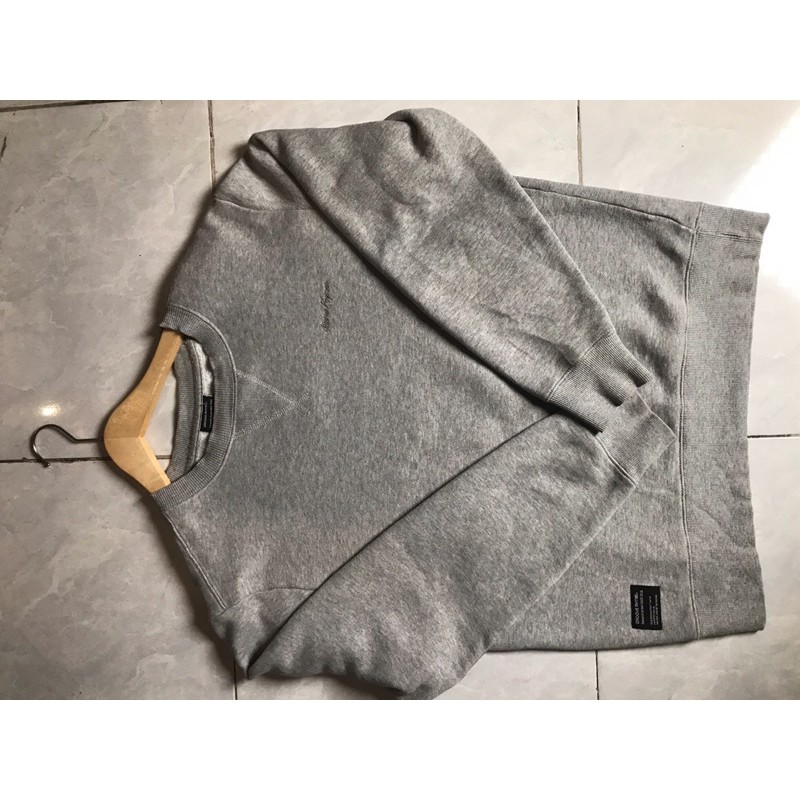 crewneck groove rhyme