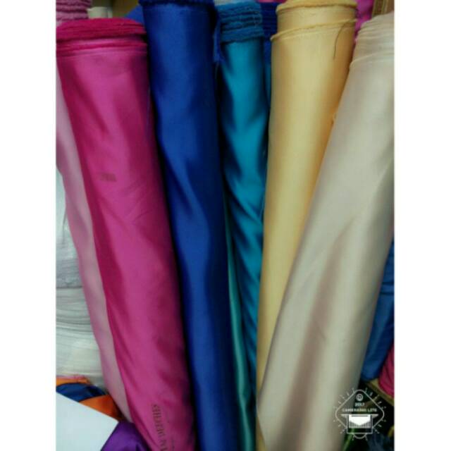 Bahan saten bridal