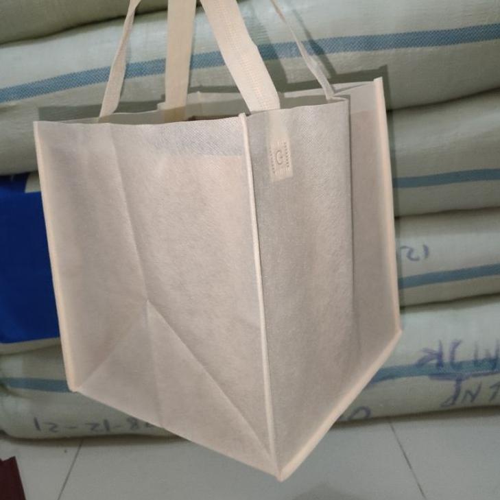 

➲ Tas Spunbond kotak jahit hajatan/souvernir 22x22(isi12pcs) ➵