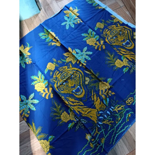 kain batik print motif macan