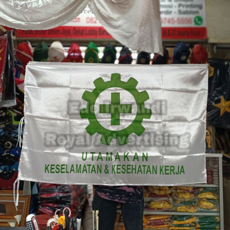

Bendera K3 Bendera Keselamatan dan Kesehatan Kerja Bendera Safety Bahan Satin Sablon Uk. 90 x 135 cm