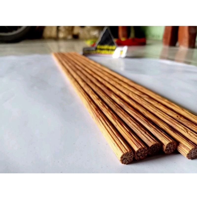 Tangkringan cucak ijo atau kenari kecil bahan kelapa