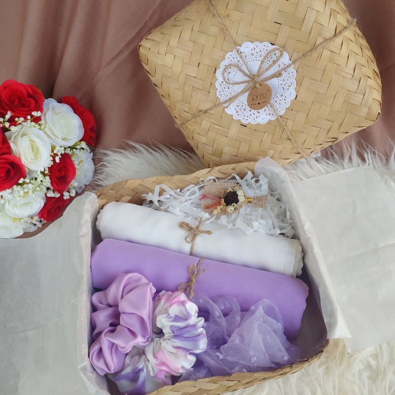 

Gift box | Hampers Hijab | Besek bambu | Kado unik. READY SIAP KIRIM
