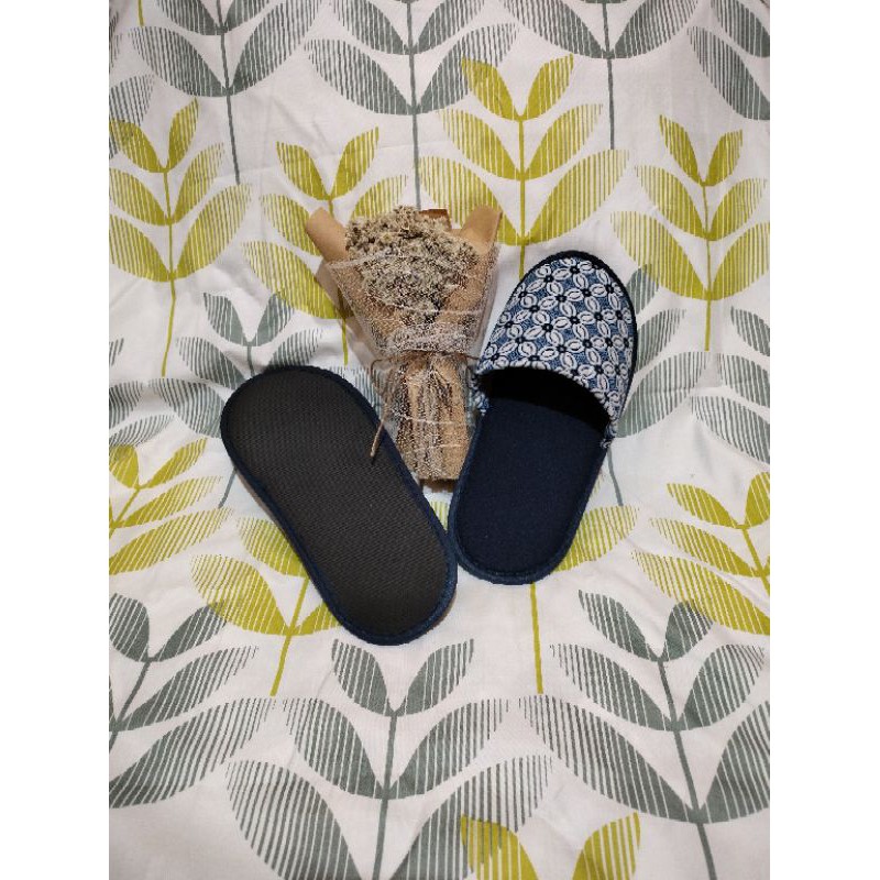 sendal hotel/souvenir motif batik