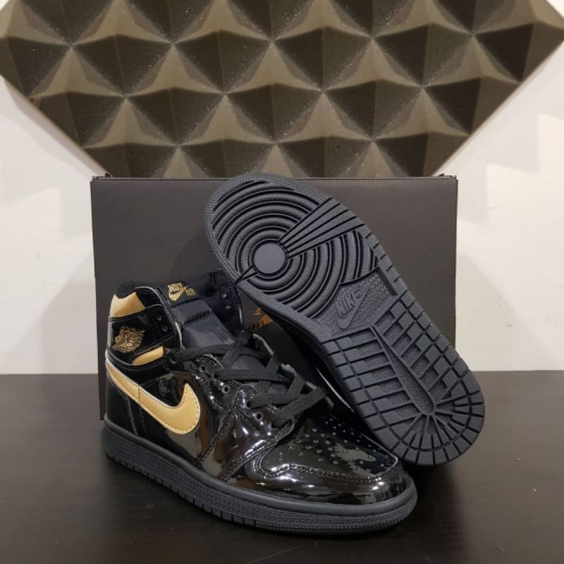 Nike Air Jordan 1 Black Metallic Gold Sneaker Sepatu Jalan Pria