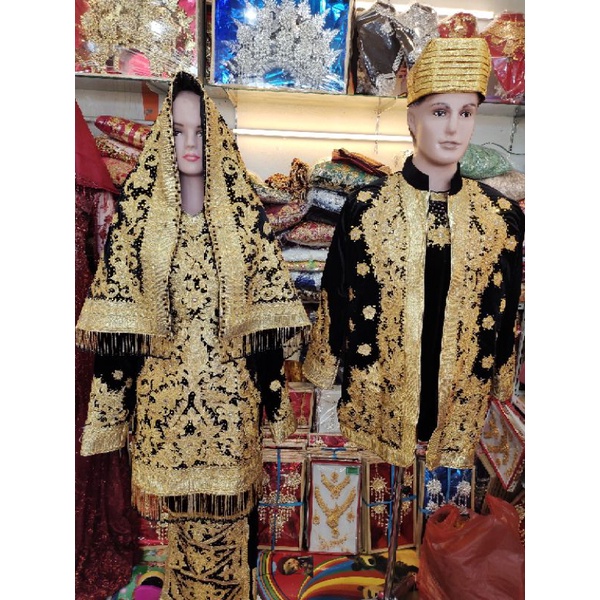 baju penganten koto gadang.