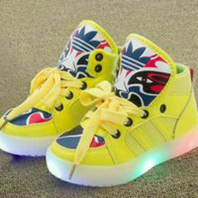 Sepatu Lampu Adidas Vintage