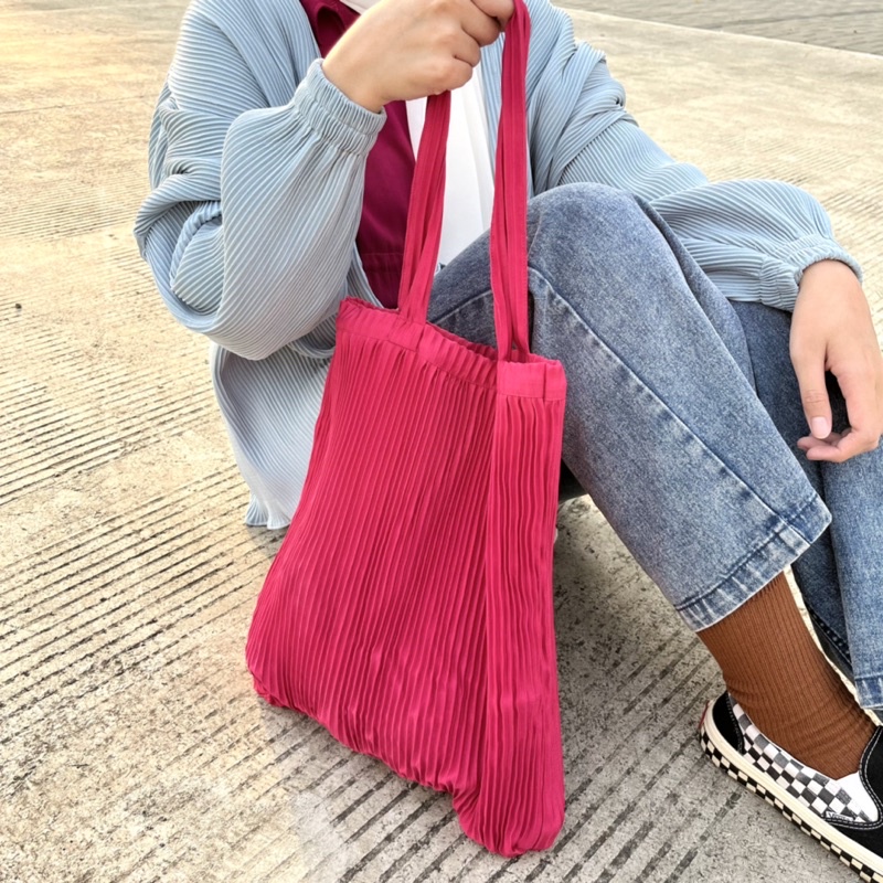 Noorky “Serosia” Pleated Bag / Tote bag  totebag plisket pleat pleats plit plits