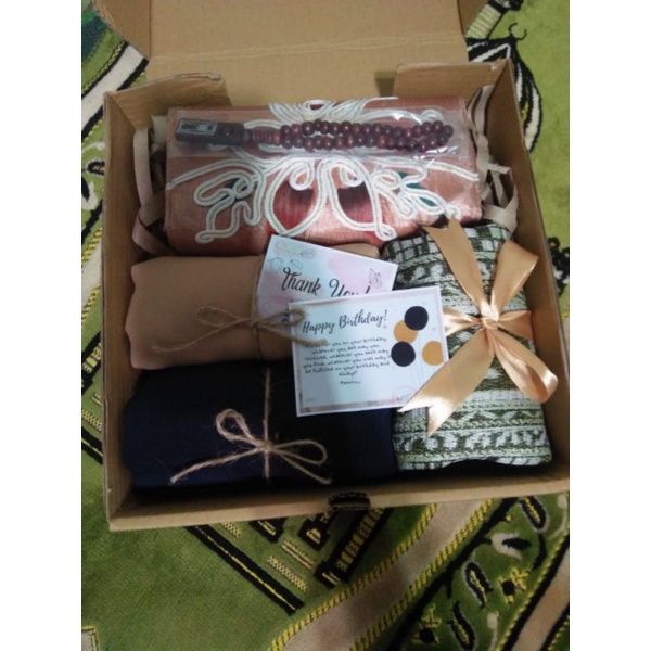 

hampers cewek/hampers sholat/kado cewek