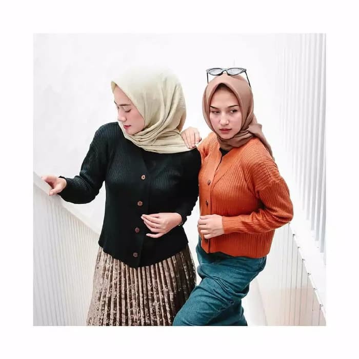 Cardigan Crop Strada Button Willy Cardy Cardigan Rajut Cardigan crop Wanita Renaira