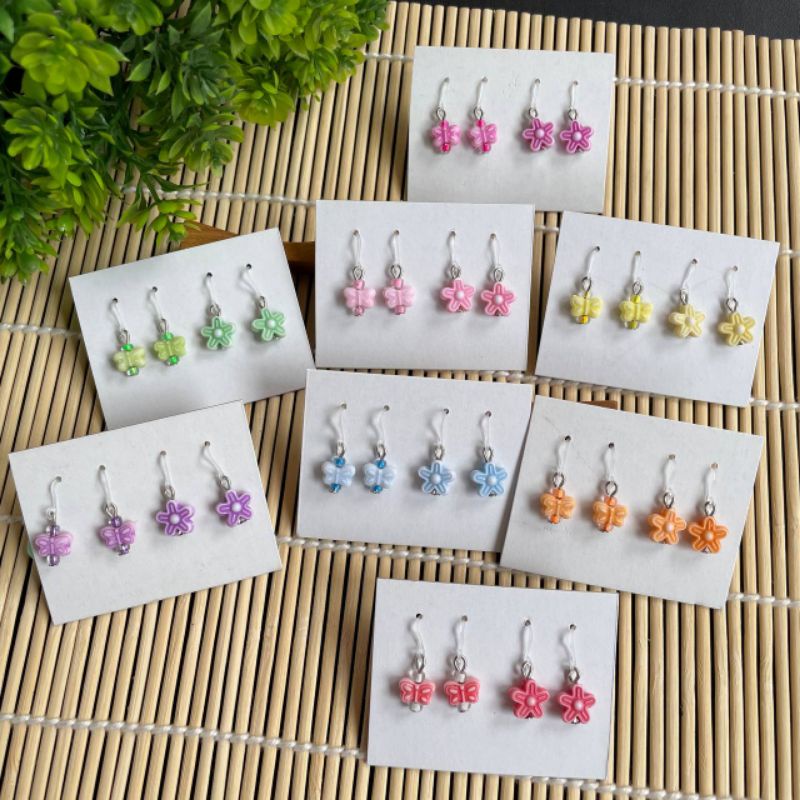 HANDMADE ANTING ANAK/DEWASA KAITAN PLASTIK MOTIF BUNGA KUPU2(2PASANG)