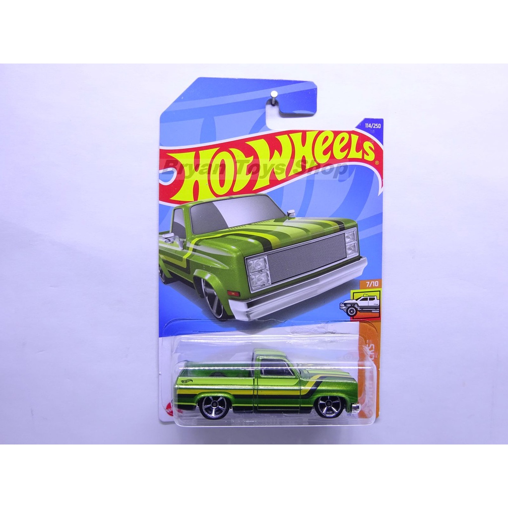 Hot Wheels 83 Chevy Silverado Hijau - Mobil Balap