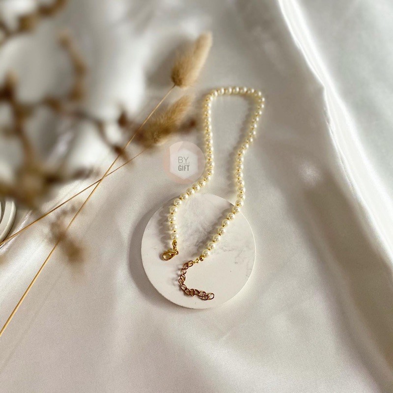 Choker Necklace / Pearl Necklace