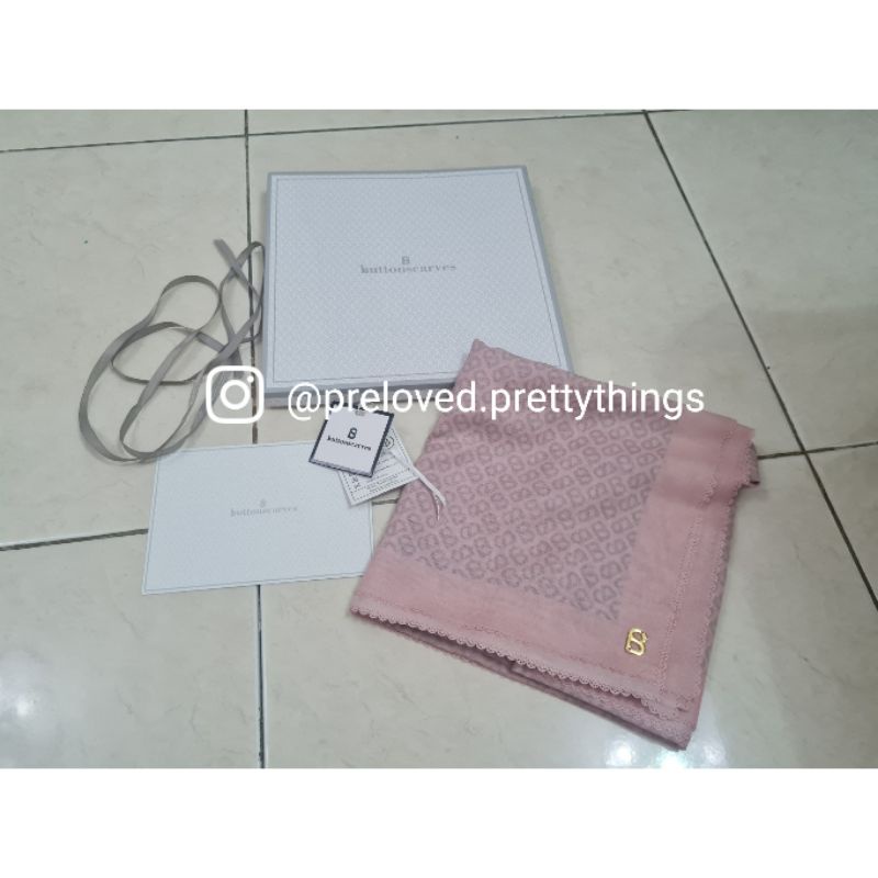 Preloved Buttonscarves Tapis Square Tea Rose