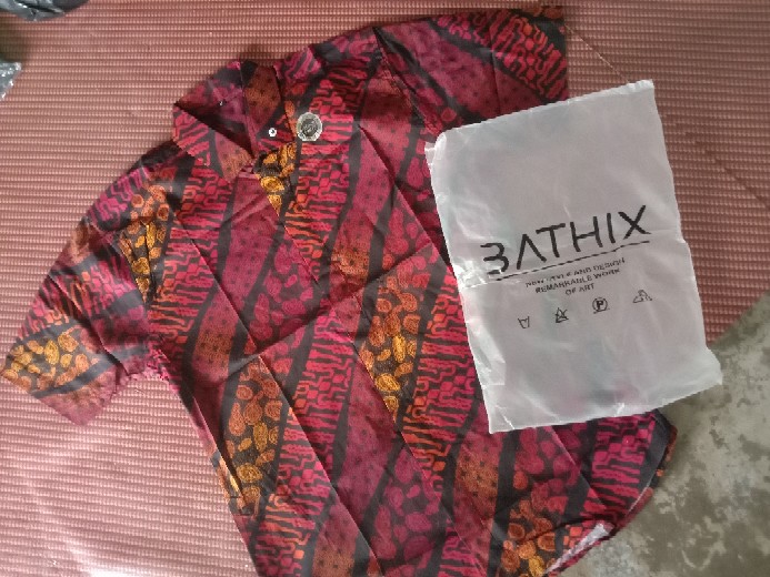 Kemeja Batik Songket Pendek Pria Cowok Slimfit Motif Gradasi Merah Maroon