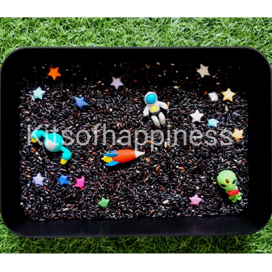 

Meet the galaxy sensory play set / sensory rice bin / space astronaut - set 1 Murah