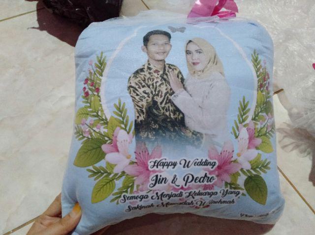 Exclusive | Bantal Foto Untuk Kado Souvenir Hadiah Bisa Pasang Foto Sendiri Gratis Desain