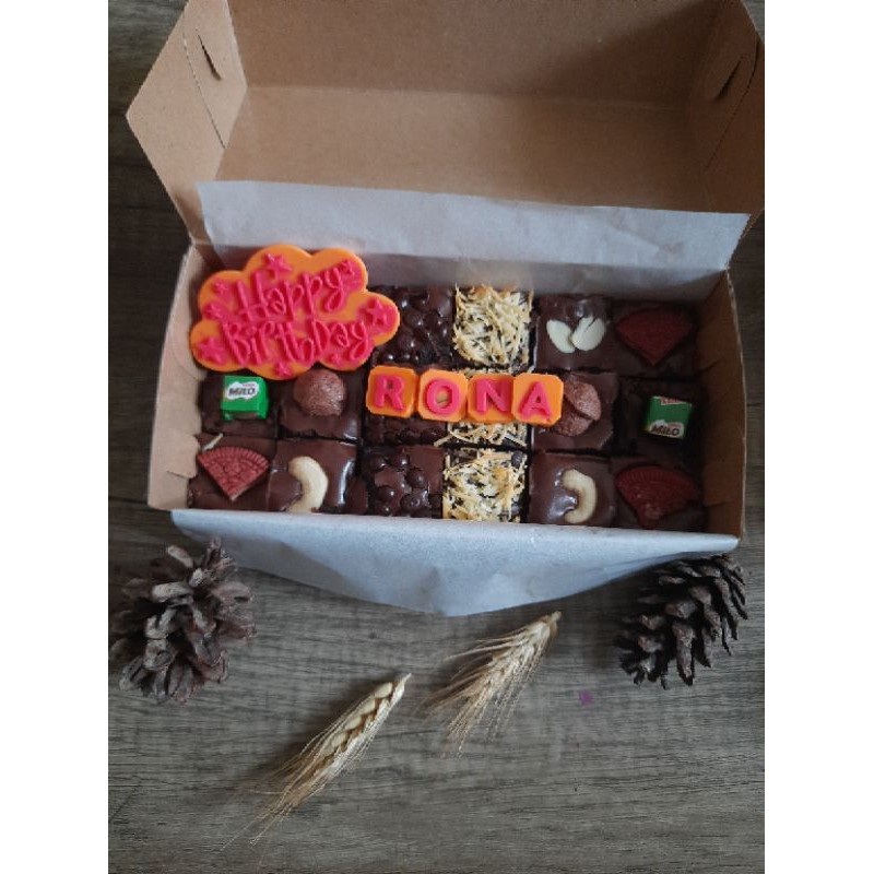 

fudgy brownies 20x10 custom tulisan / fudgy bronies